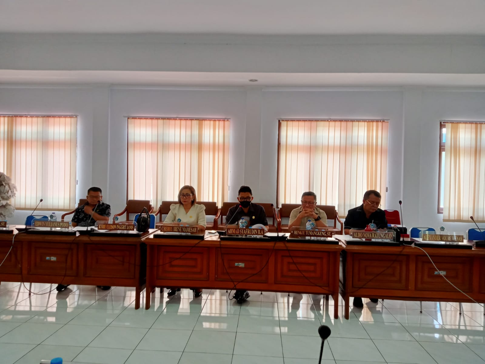 Rapat lanjutan pembahasan Pansus dan Pemerintah Kota Bitung terhadap Ranperda Penyelenggaraan Kearsipan